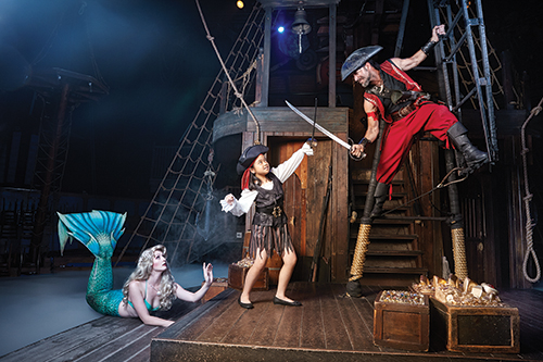 Pirates Diner Adventure actors posing with Parenting OC Cute Kid Winner