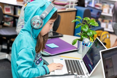 Tustin Connect female student