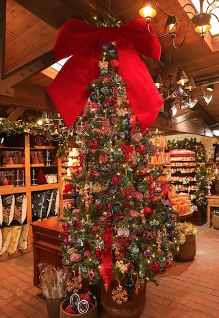 Roger’s Gardens Holiday Boutique