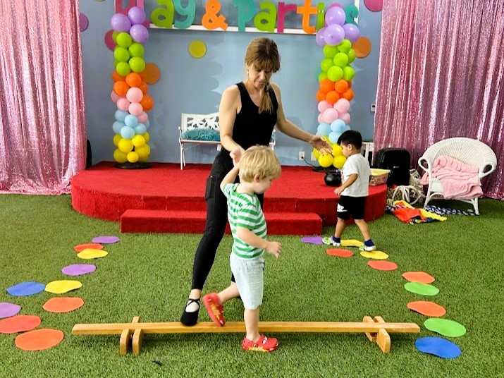 PLAY & PARTIES: KID FIT FUN 